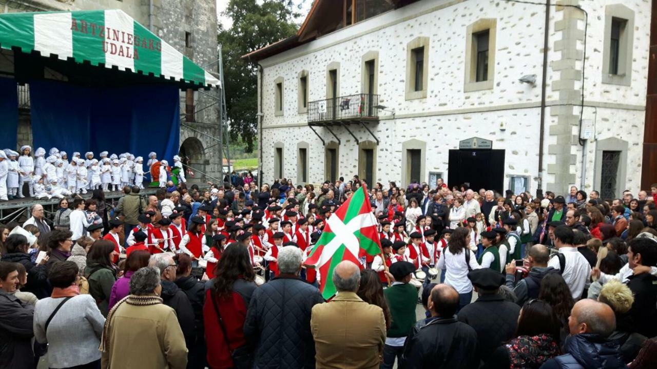 El Txakoli Guest House Amurrio Luaran gambar